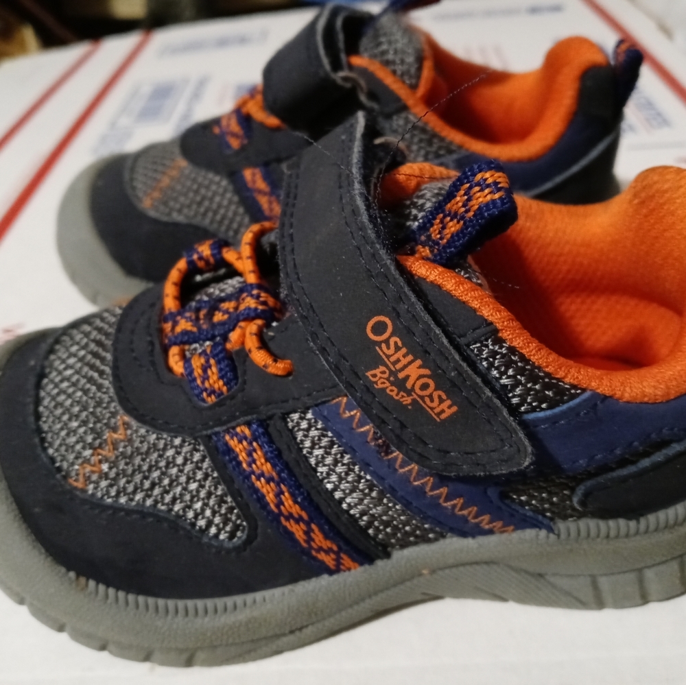 🏂Oshkosh B'gosh Toddler Sneakers🎉🚂 - Picture 12 of 12